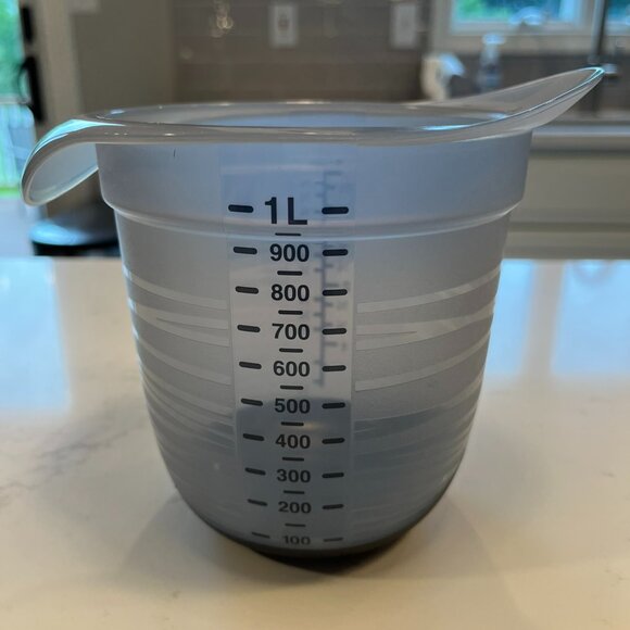 New Never Used Tupperware Mixing Bowls and Measuring Cup Set - Picture 8 of 16